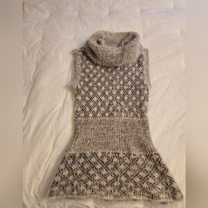 Gorgeous sleeveless sweater